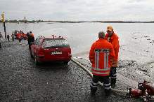 Freiwillige Feuerwehr im Unterhaltungseinsatz 1 von 2.