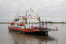 Das festlich geschmückte Fährschiff, ursprünglich Kleinensiel jetzt Traumschiff MS-Hit Radio Antenne.