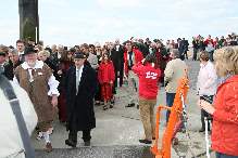 Festlich gekleideten Gäste enterten das Traumschiff 2 von 2.