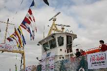 Teilansicht des geschmückten Traumschiffes.