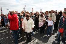 Teilnehmer und Gäste vor dem Podium.